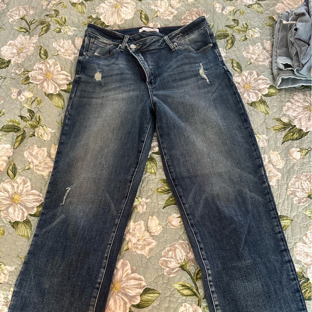 Risen Jeans Loose Fit Cross Button Jeans